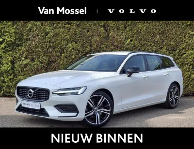 Volvo V60 2.0 B3 Momentum Advantage 2021 - voorkant