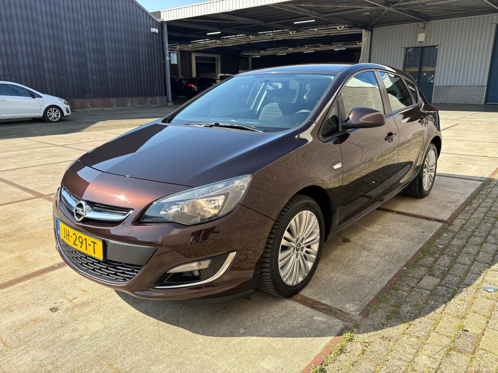Opel Astra 1.6 Sport. Clima. Cruise. Onderhoud compleet 2013 - voorkant