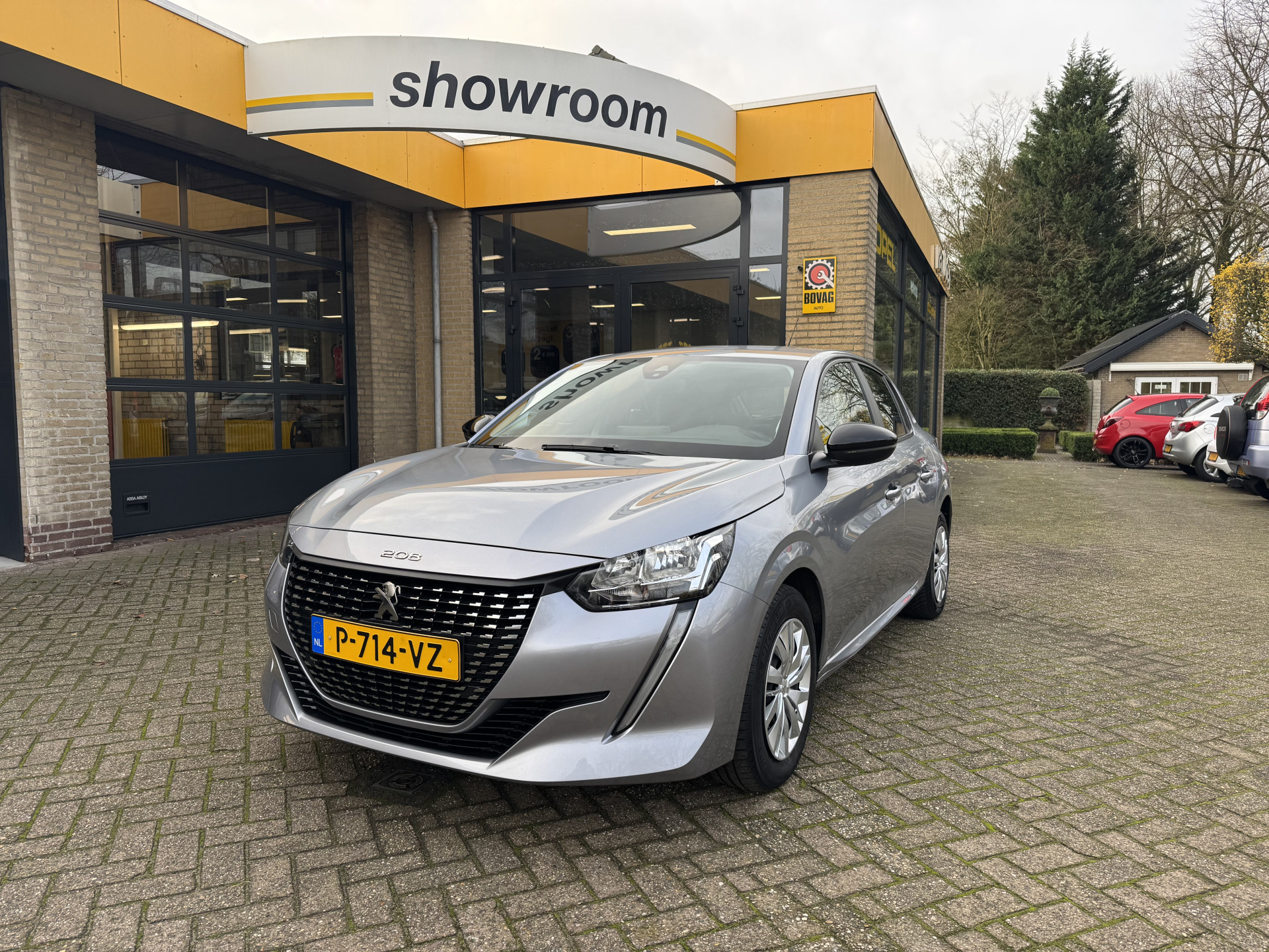 Peugeot 208 1.2 PureTech Active Airco Navi Carplay 2022 - voorkant