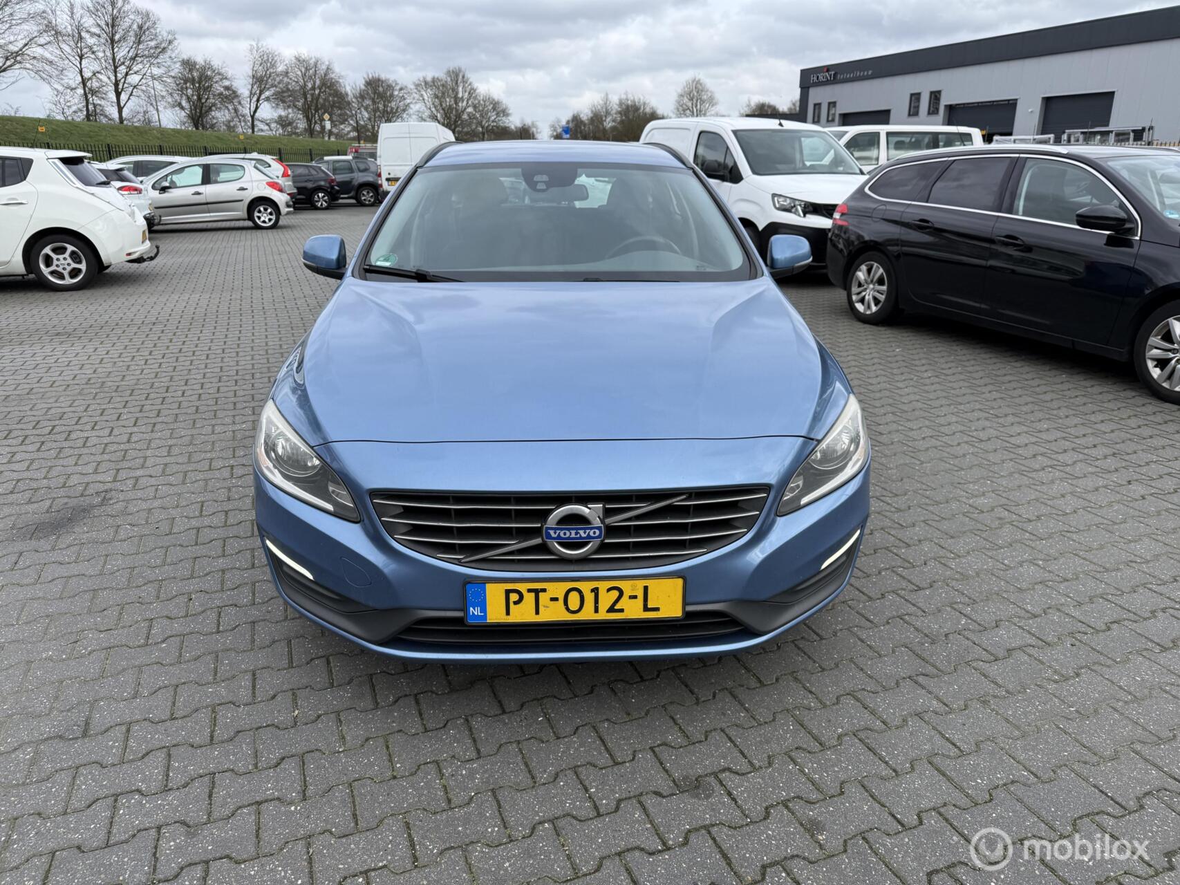 Volvo V60 1.6 D2 Momentum 6 versnelling navi 2014 - voorkant