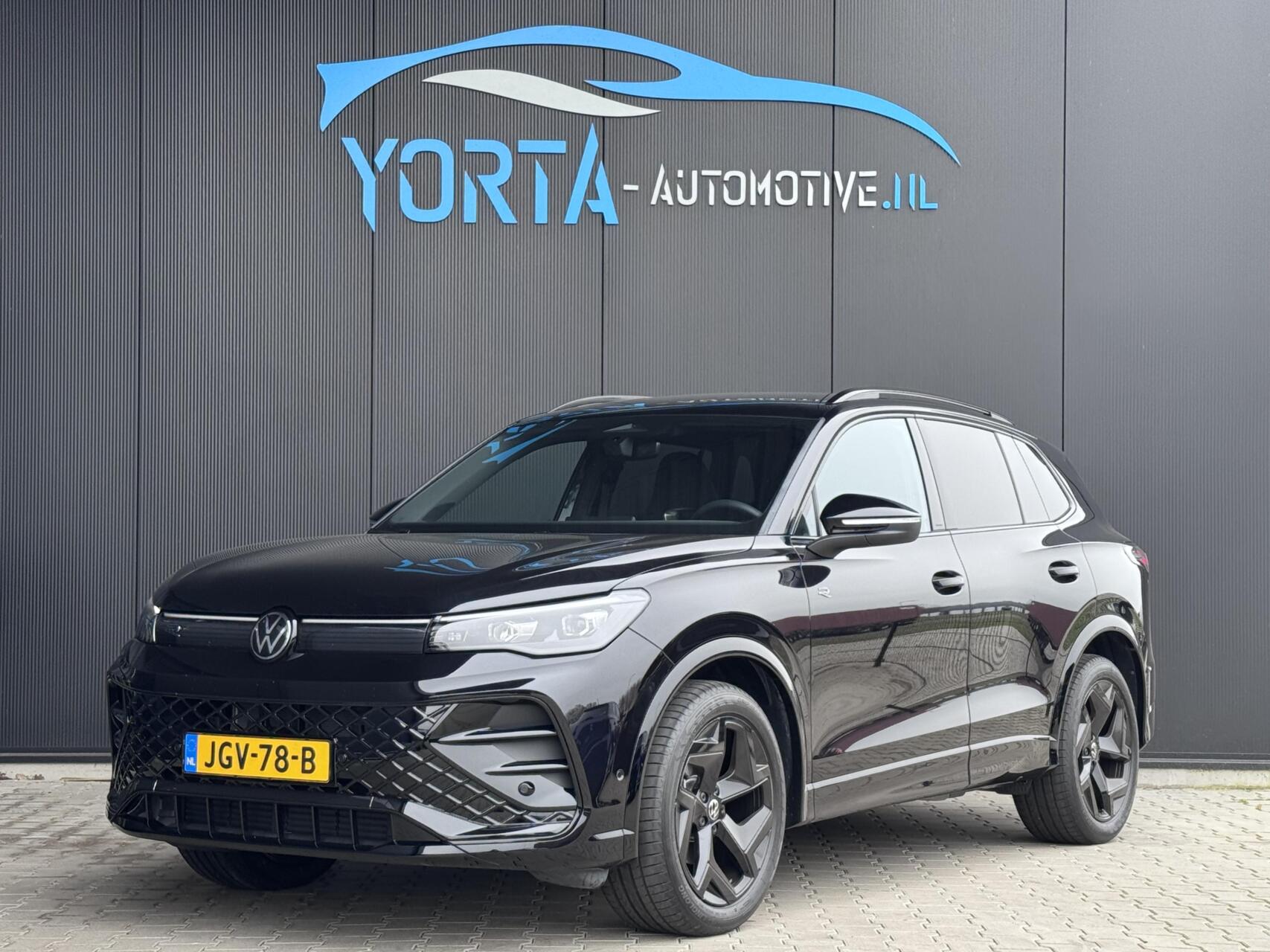 Volkswagen Tiguan 1.5 eTSI 3x R Line BLACK OPTIC*ELEK. HAAK*IQ LIGHT 2024 - voorkant