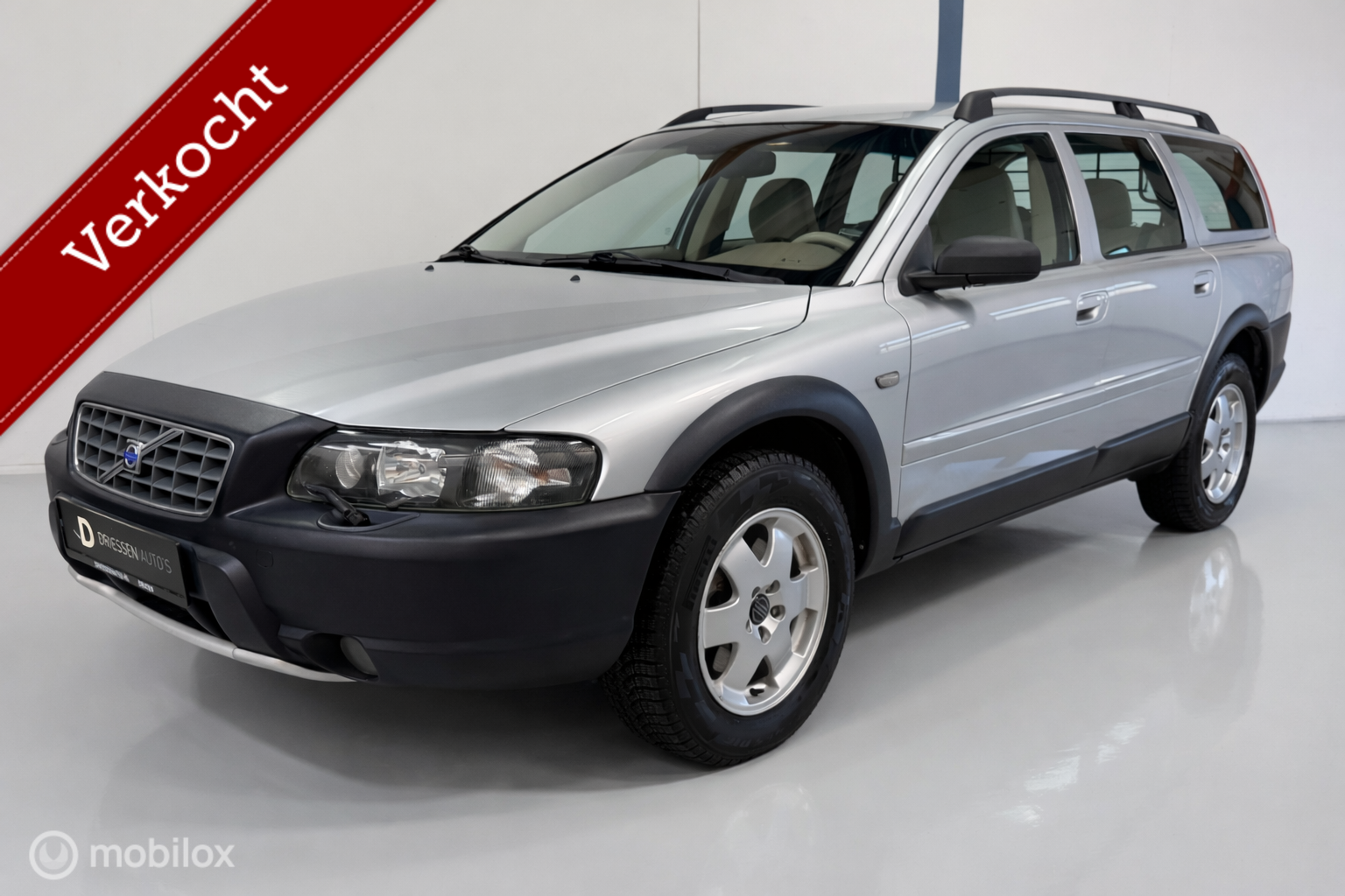 Volvo Xc70 2.5 T Momentum AUTOMAAT / LEER / XENON 2004 - voorkant