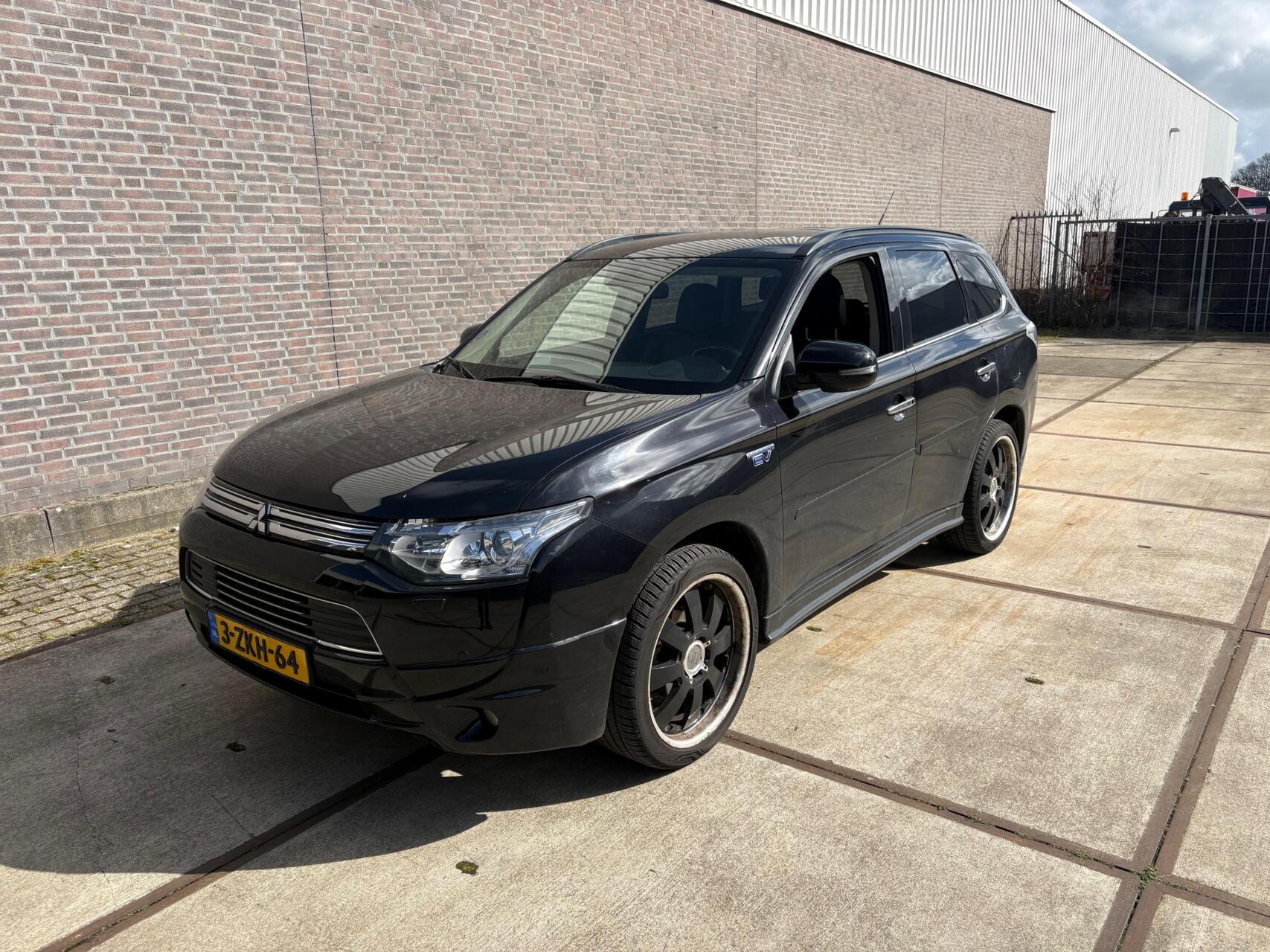Foto van MITSUBISHI MITSUBISHI OUTLANDER