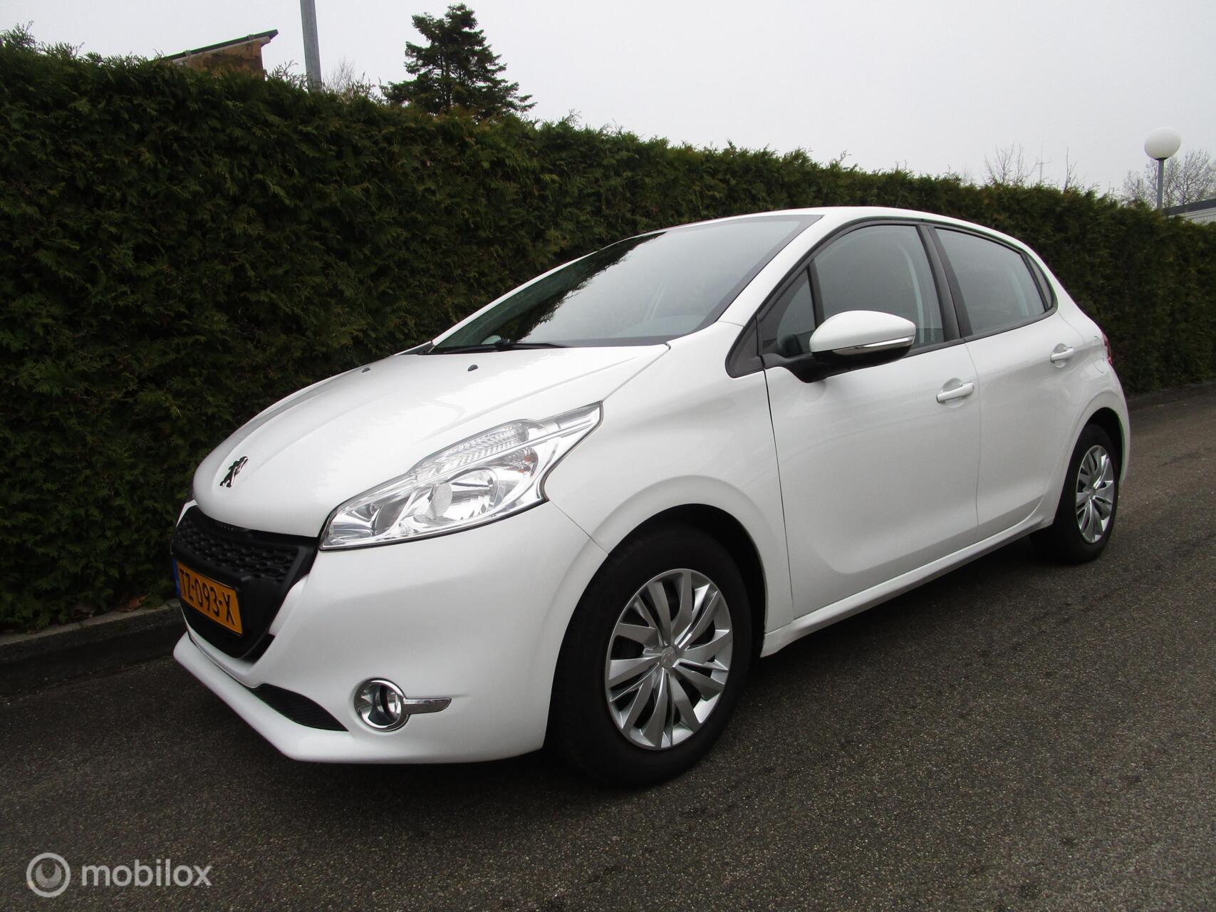 Peugeot 208 1.2 VTi ACTIVE - NAVIGATIE - 102.000 KM 2013 - voorkant