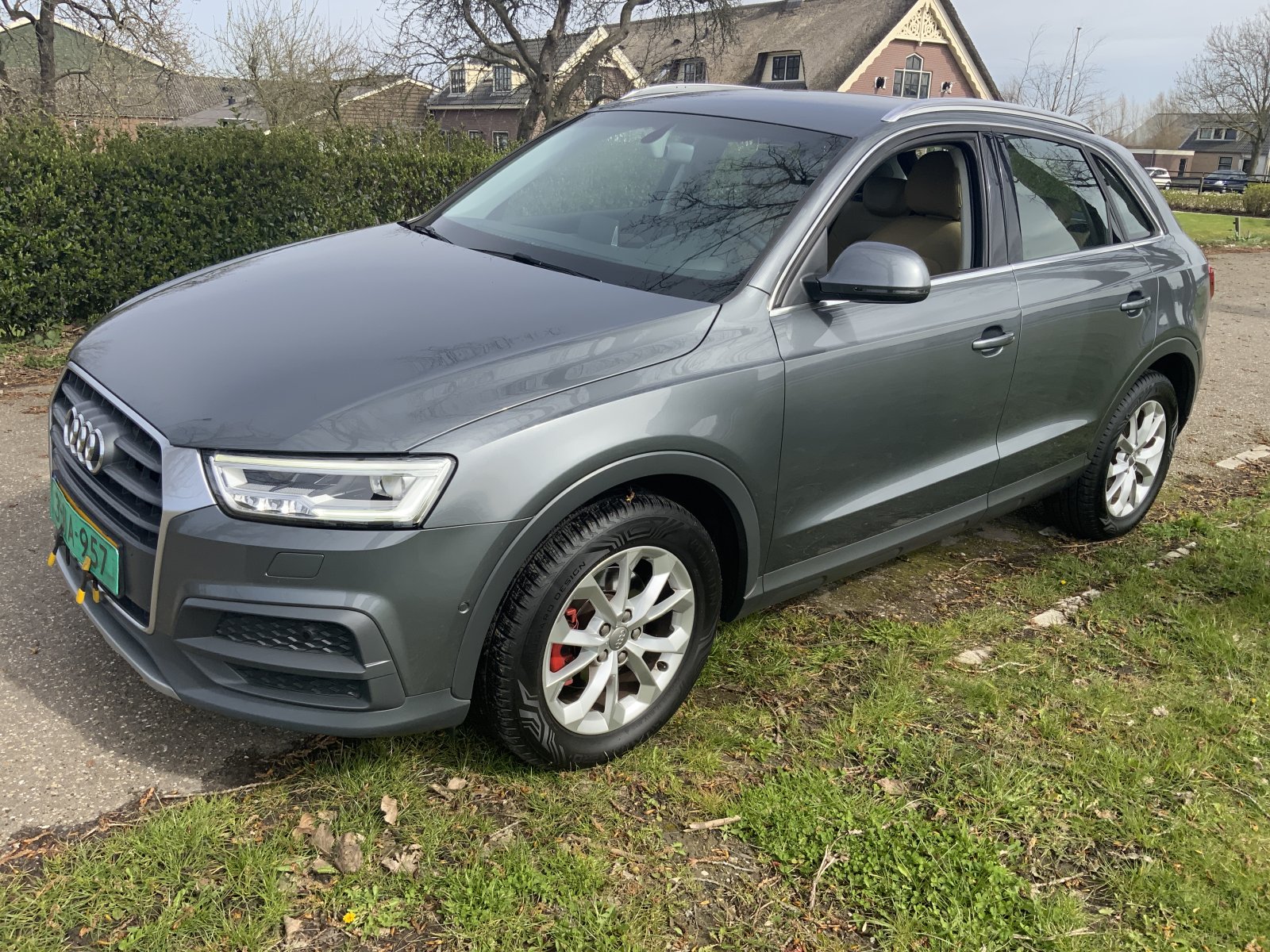 Audi Q3  2016 - voorkant