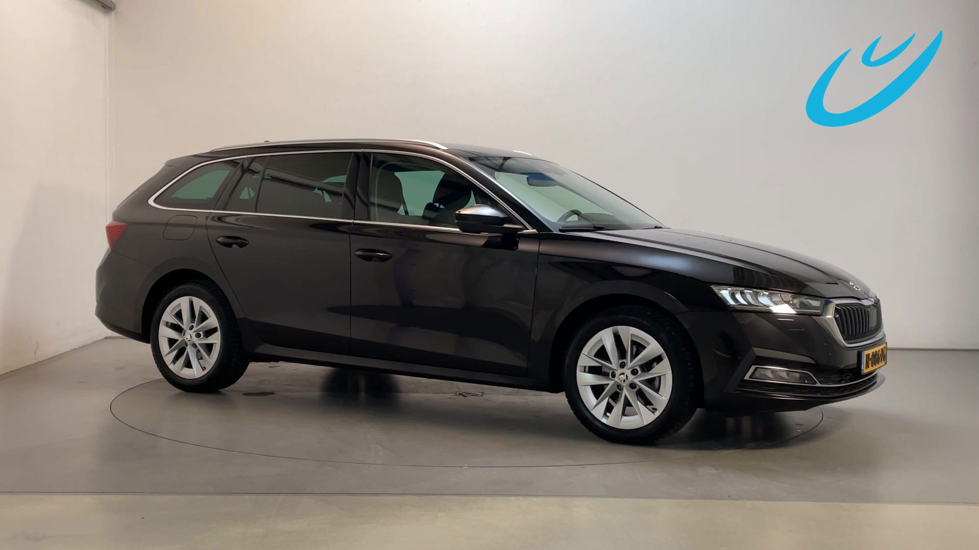 Skoda Octavia 1.5 e-TSI 150pk DSG Business Edition Plus Camera Sfeerverlichting Adaptive Cruise Trekhaak 2021 - voorkant