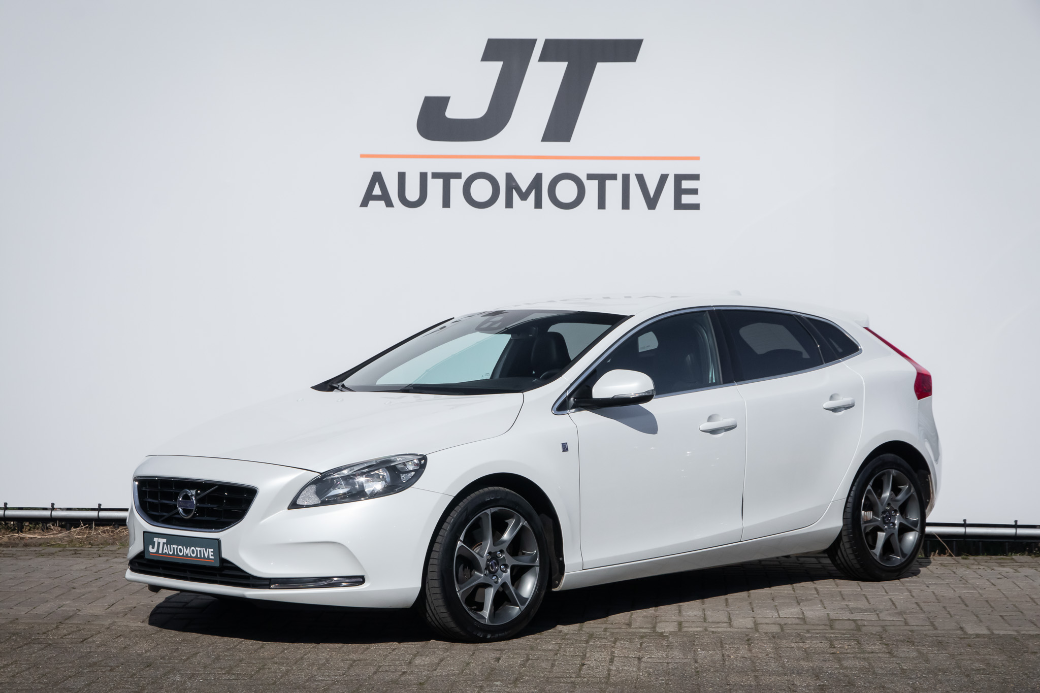 Volvo V40 2.0 T3 Ocean Race Stoelverwarming | Cruise Control | Camera | Ledere bekleding | PDC 2015 - voorkant