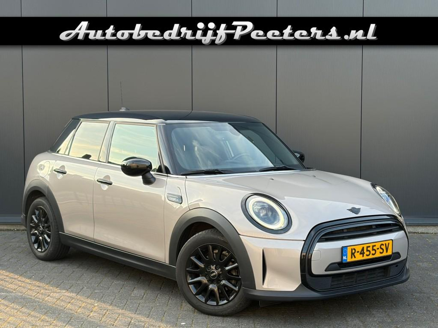 Mini Cooper 1.5 Aut. 5-Drs Camden Leder Navi Carplay Cruise Sfeerlicht NL-auto 2022 - voorkant