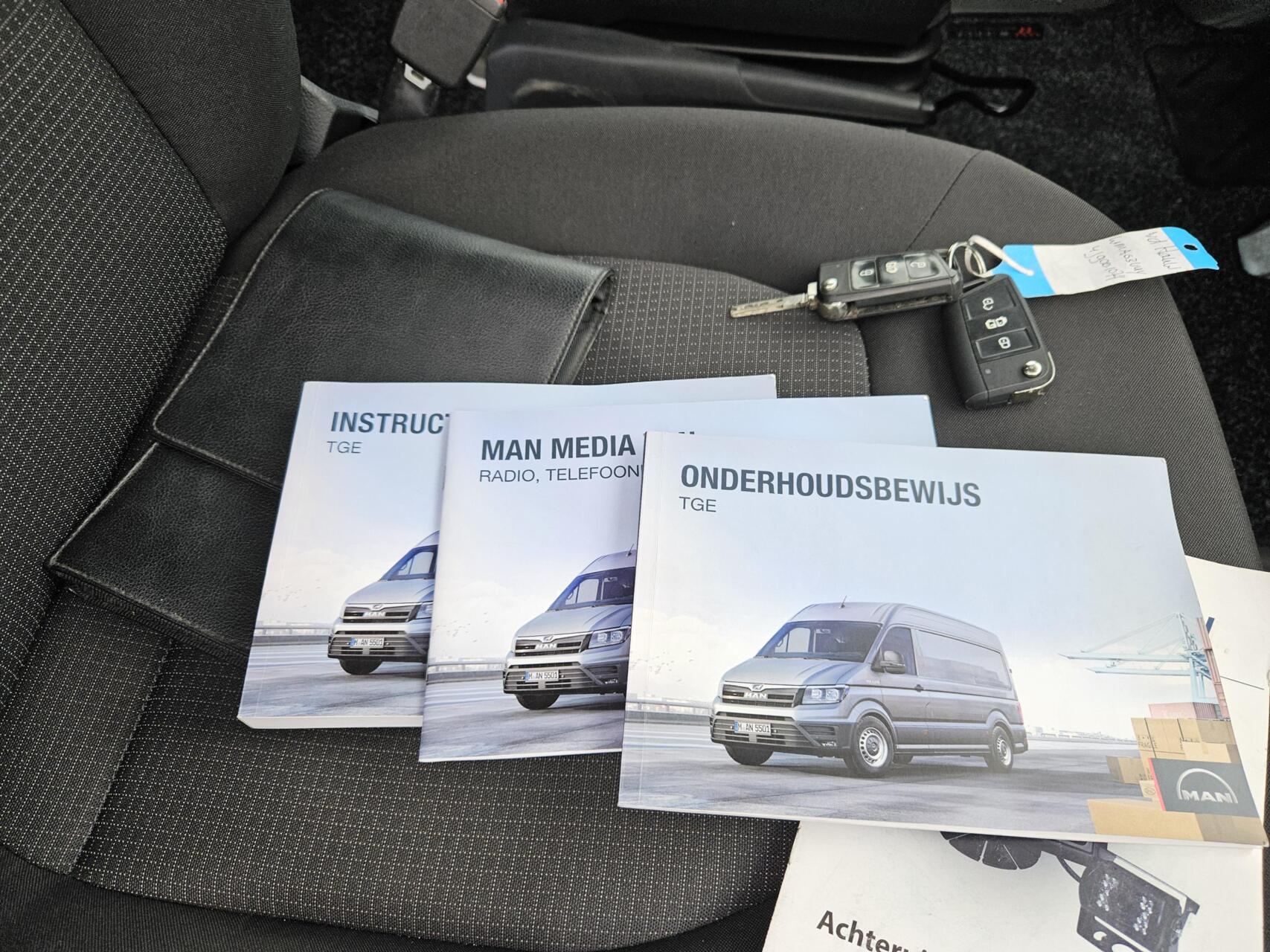 Foto van Man Tge