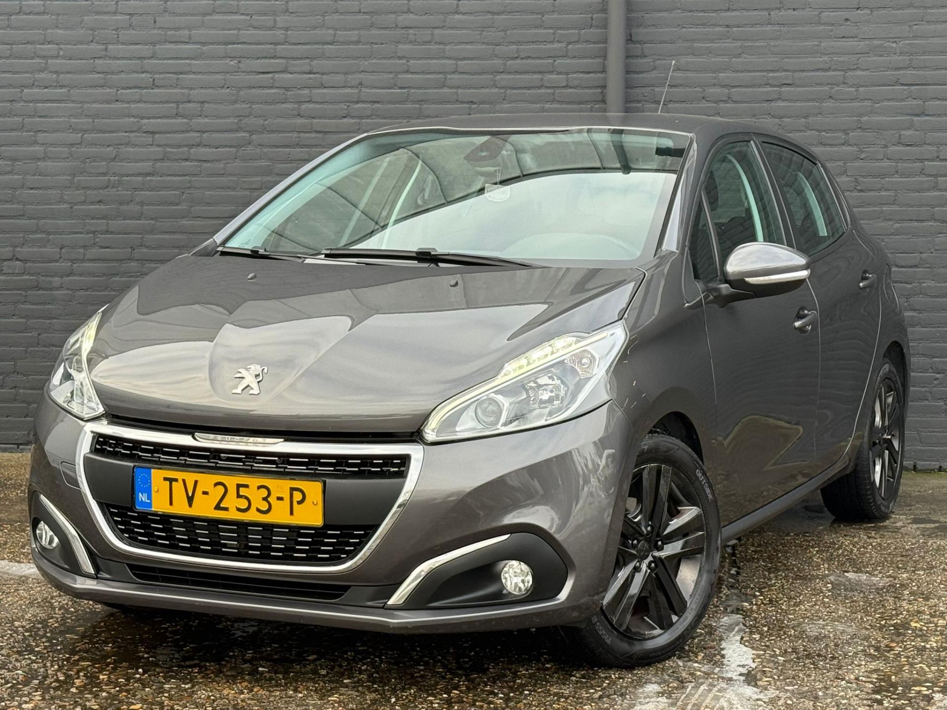 Peugeot 208 1.2 PureTech Signature NAVI | CARPLAY | PDC | AIRCO | NWE APK 2018 - voorkant