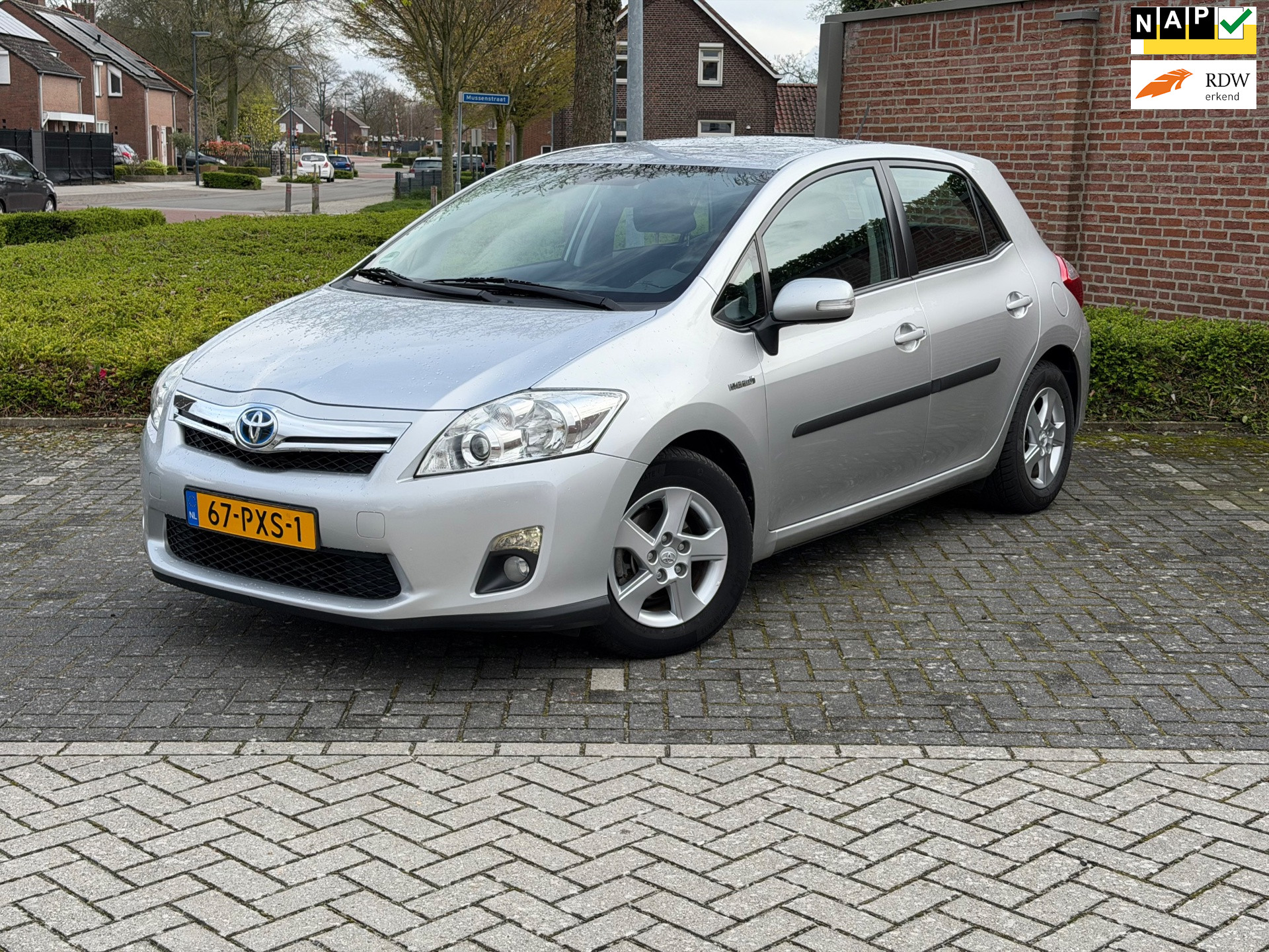 Toyota Toyota Auris 1.8 Full Hybrid Aspiration NAP APK NAVI AUTOMAAT AIRCO 2011 - voorkant