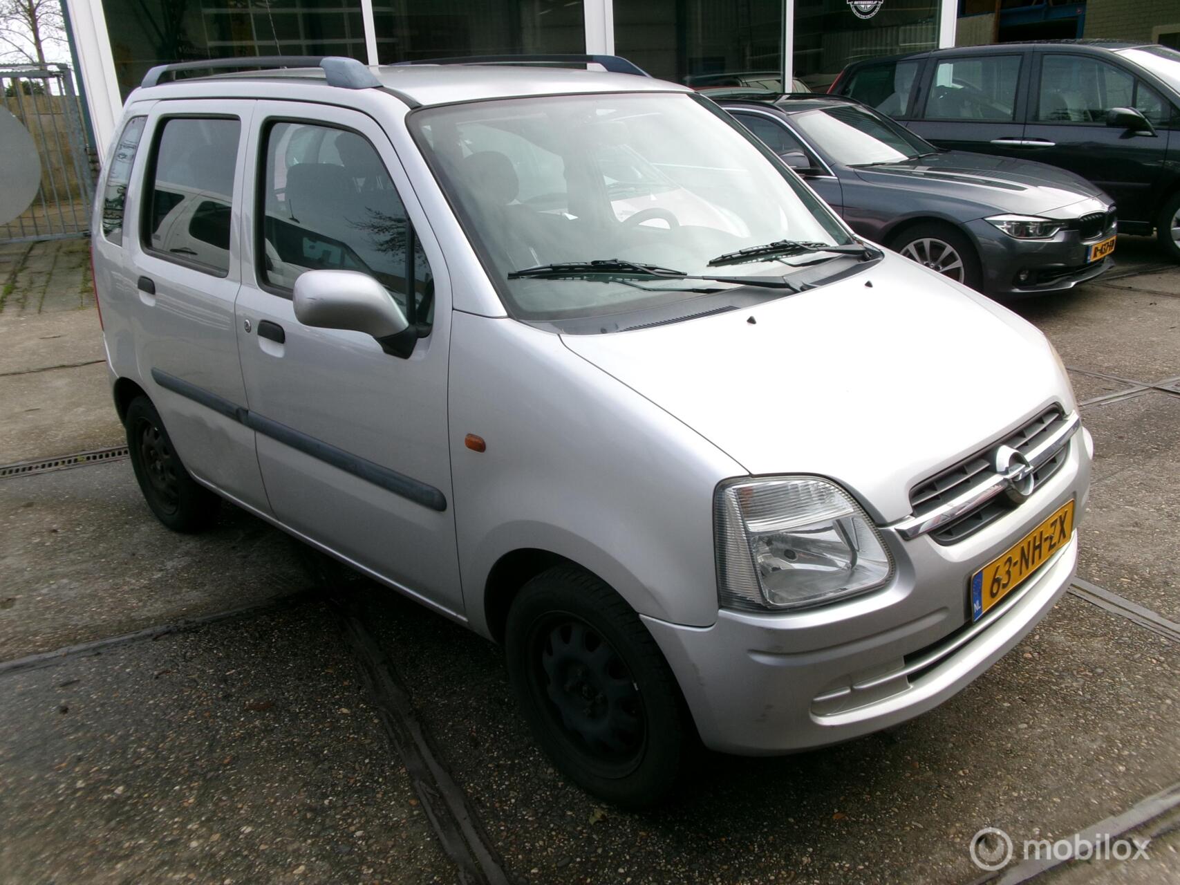 Opel Agila 1.2-16V Cosmo 2003 - voorkant