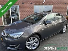 Opel Astra 1.4 Turbo Design Edition 2013 - voorkant