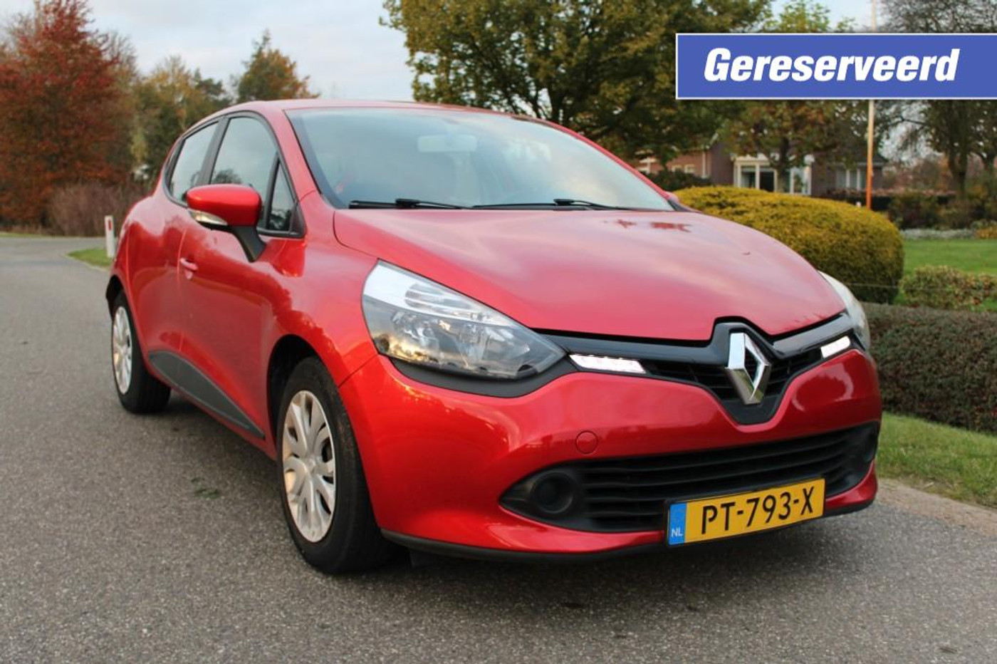 Renault Clio 1.2 73pk 5-drs Airco/Cruise/Navigatie 2014 - voorkant