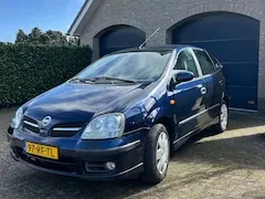 Foto van Nissan Almera Tino