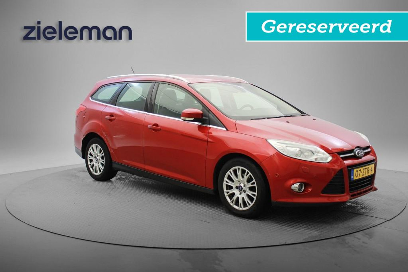 Ford Focus Wagon 1.6 TDCI ECOnetic Titanium - Navi, Clima, Xenon, PDC 2013 - voorkant