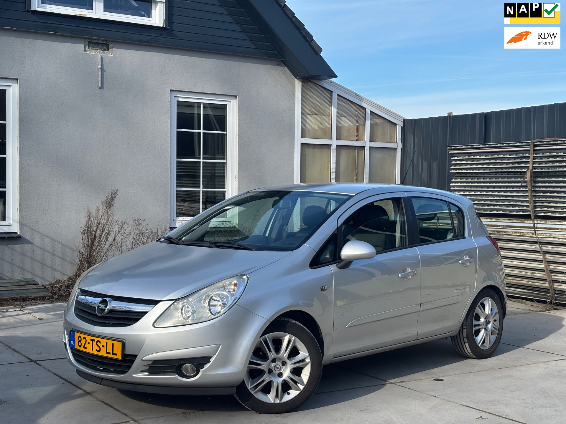 Opel Corsa 1.2-16V Cosmo | Airco | El. Ramen | NAP | Volledig onderhouden | APK tot 18-11-2026 | Rijdt en schakelt goed! 2007 - voorkant
