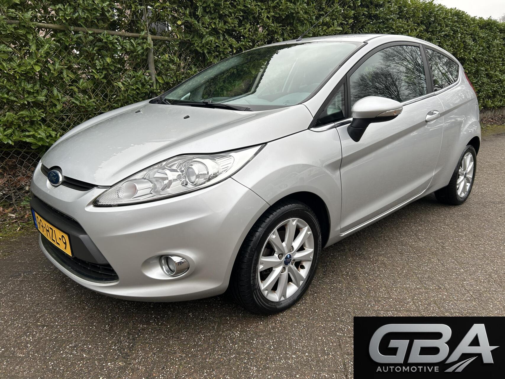 Ford Fiesta 1.25 Ghia 1E EIGENAAR APK t/m 31-03-2027! 2009 - voorkant