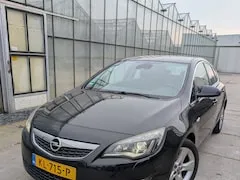 Opel Astra 1.4 Turbo Sport 2011 - voorkant