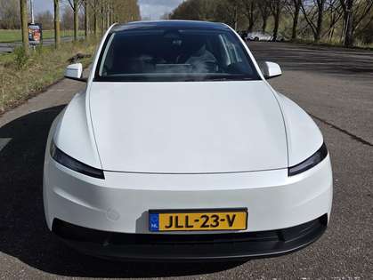 Tesla Model Y Standard RWD 2025 - voorkant