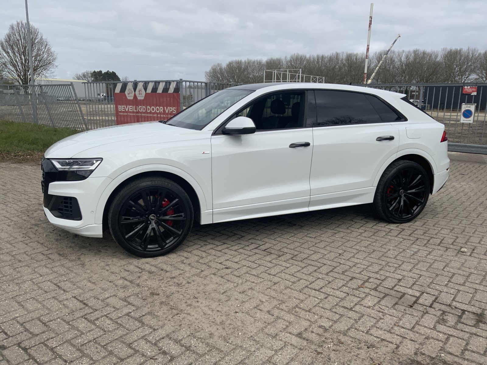 Audi Q8 55 TFSI e q ProLine 2021 - voorkant