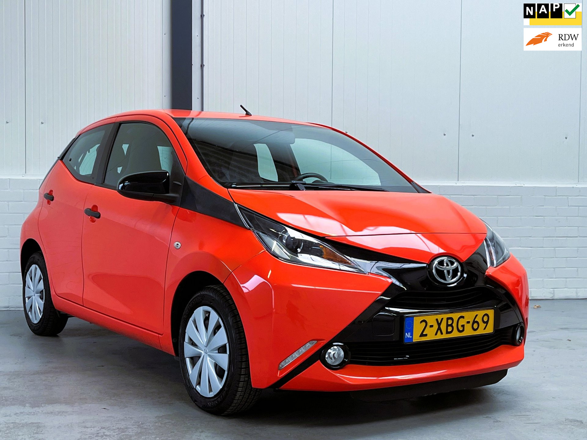 Toyota Toyota Aygo 1.0 VVT-i x-cite|Camera|Navigatie 2014 - voorkant