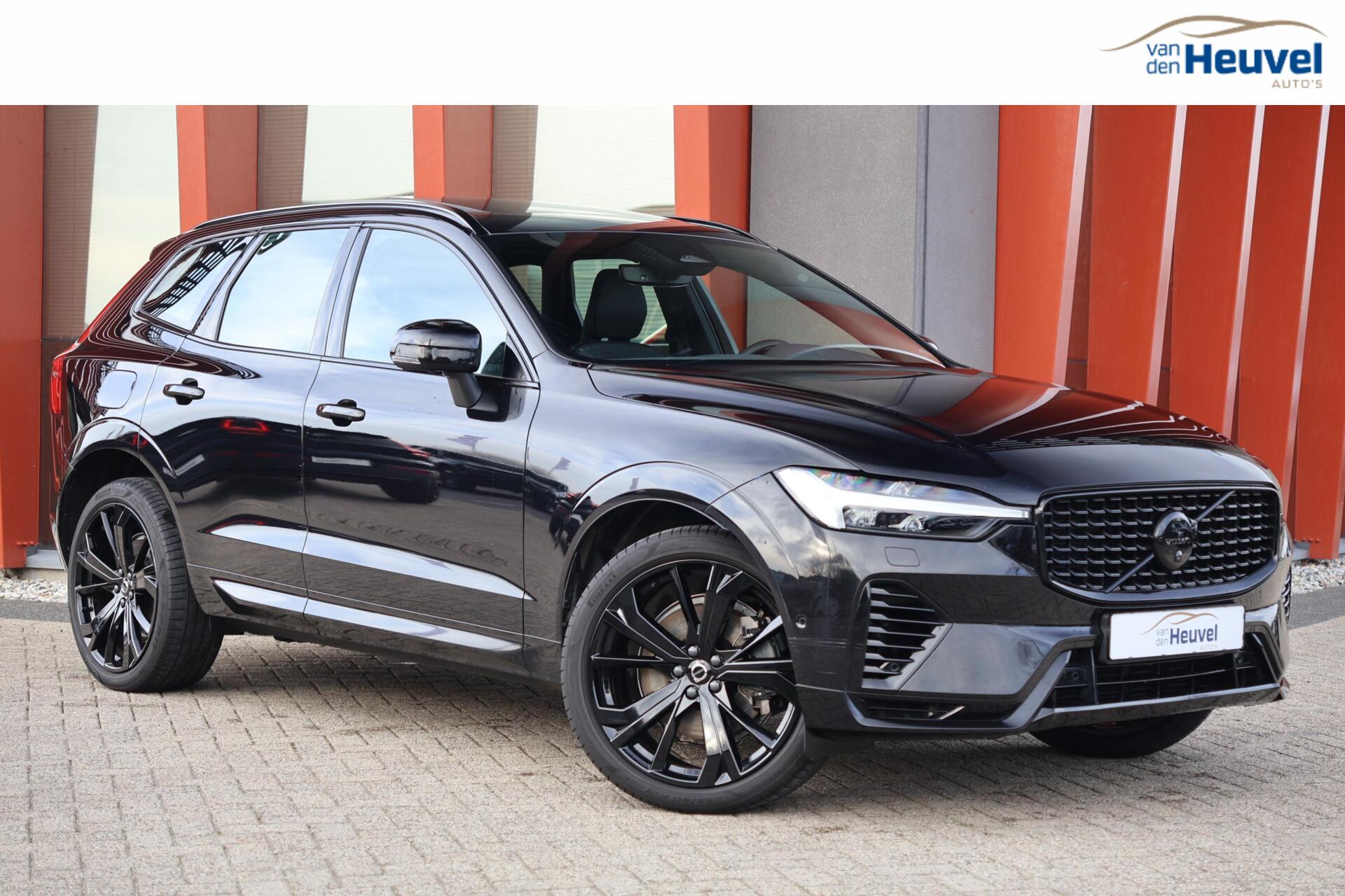 Volvo Xc60 T6 Recharge AWD Black Edition | Stoelverwarming | Trekhaak | 360° Camera | BLIS | Panormadak | Pilot Assist | Keyless 2024 - voorkant
