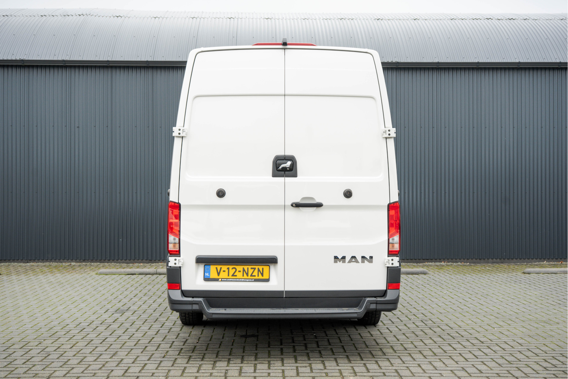 Foto van Man Tge