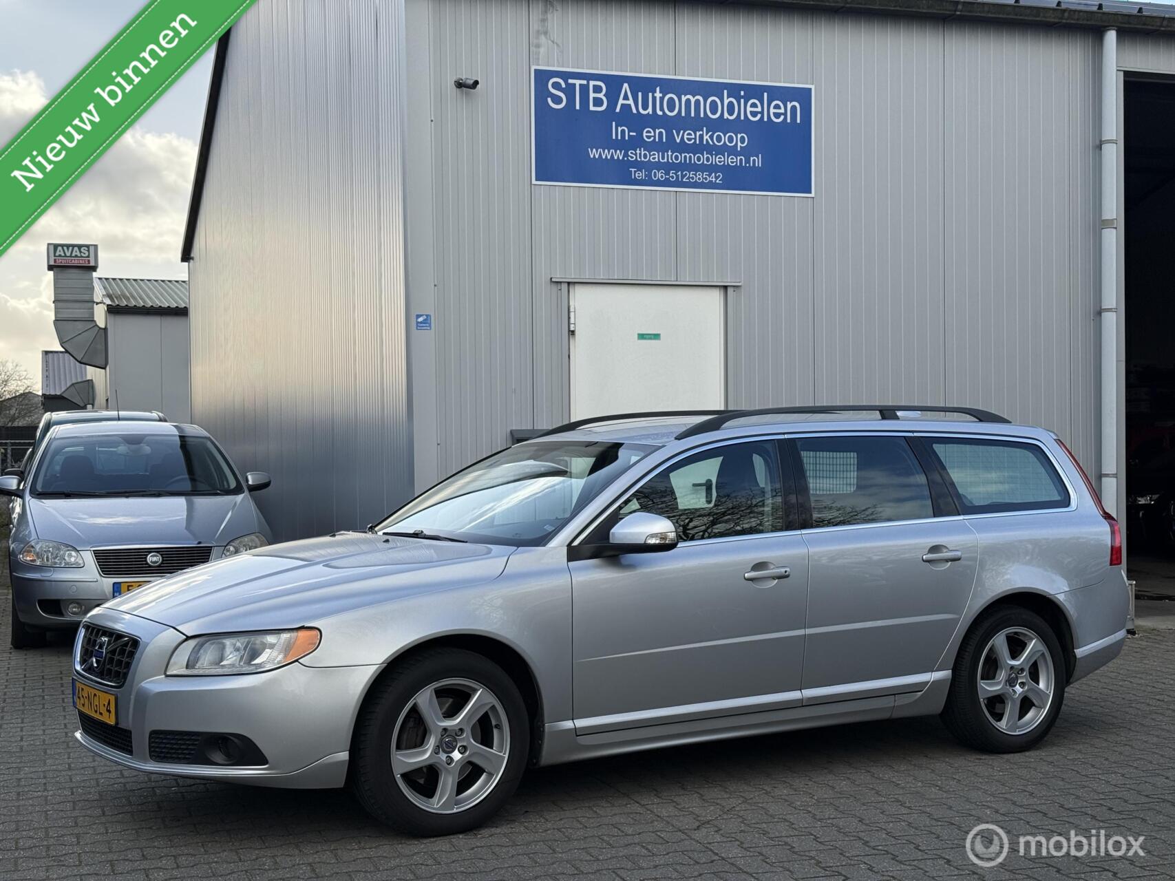 Volvo V70 2.0T, Automaat, Leder, Youngtimer 2010 - voorkant