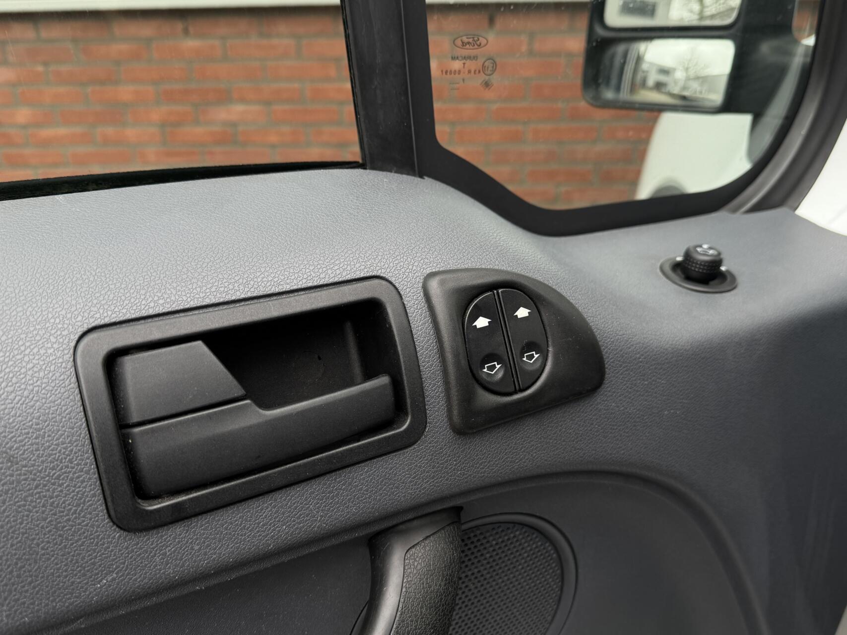 Foto van Ford Transit Connect T230l Van 1,8tdci 81