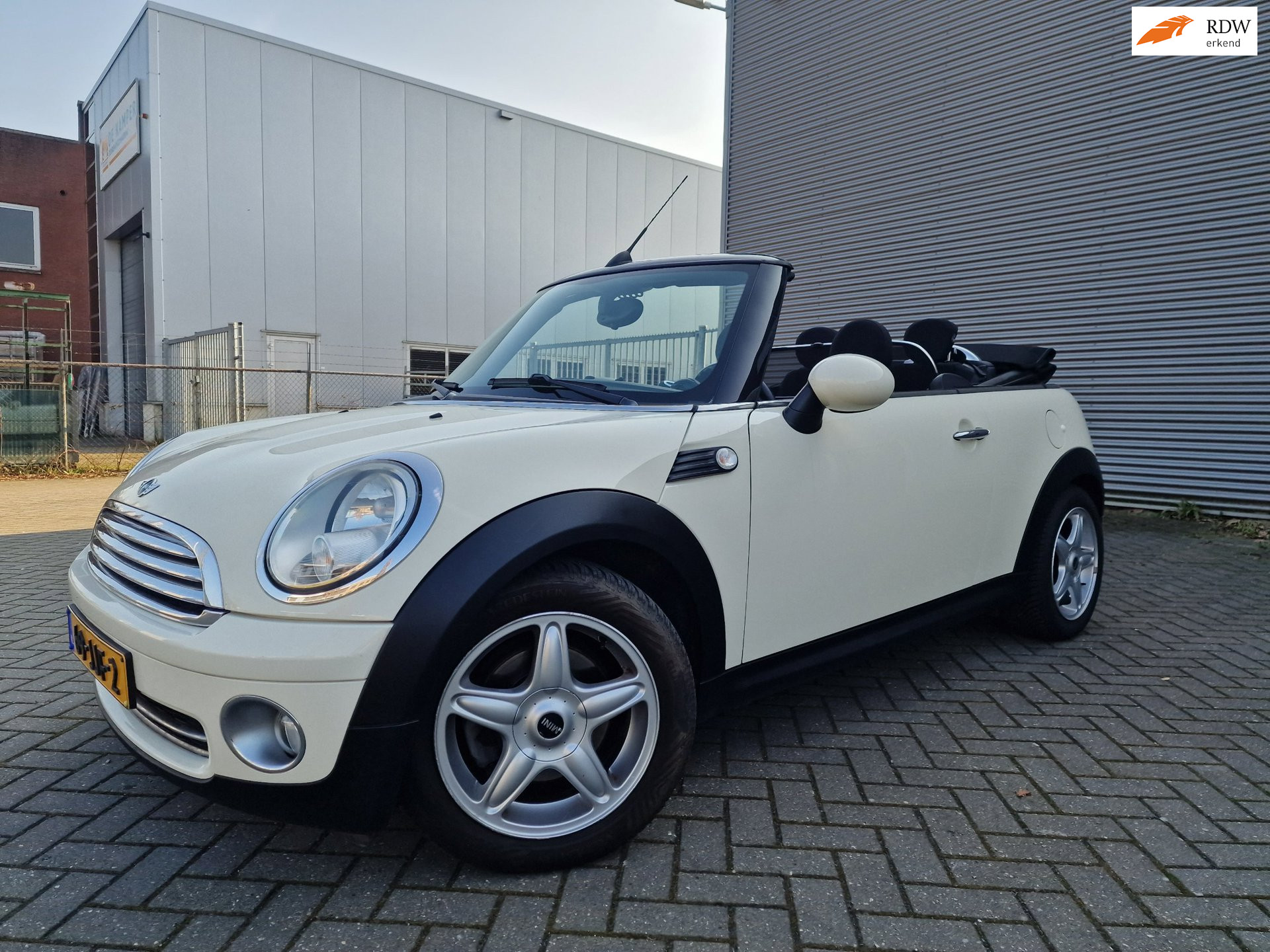 Foto van MINI COOPER CABRIO