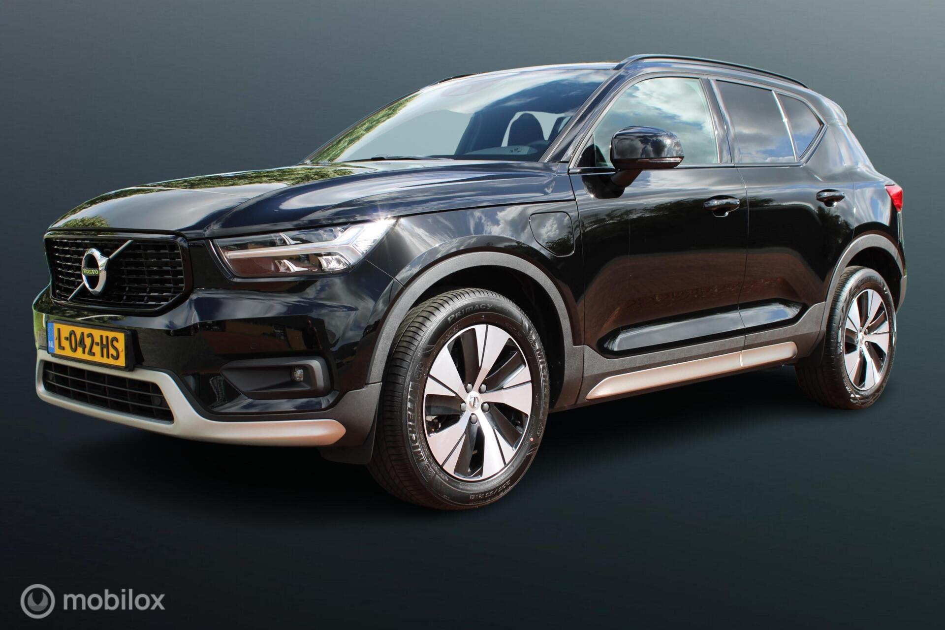 Volvo XC40 1.5 T4 Recharge Plug-in Hybride R-Design Expression, Sportstoelen, Panoramadak, Navi, Clima, Pdc + Camera, Donker glas 2021 - voorkant