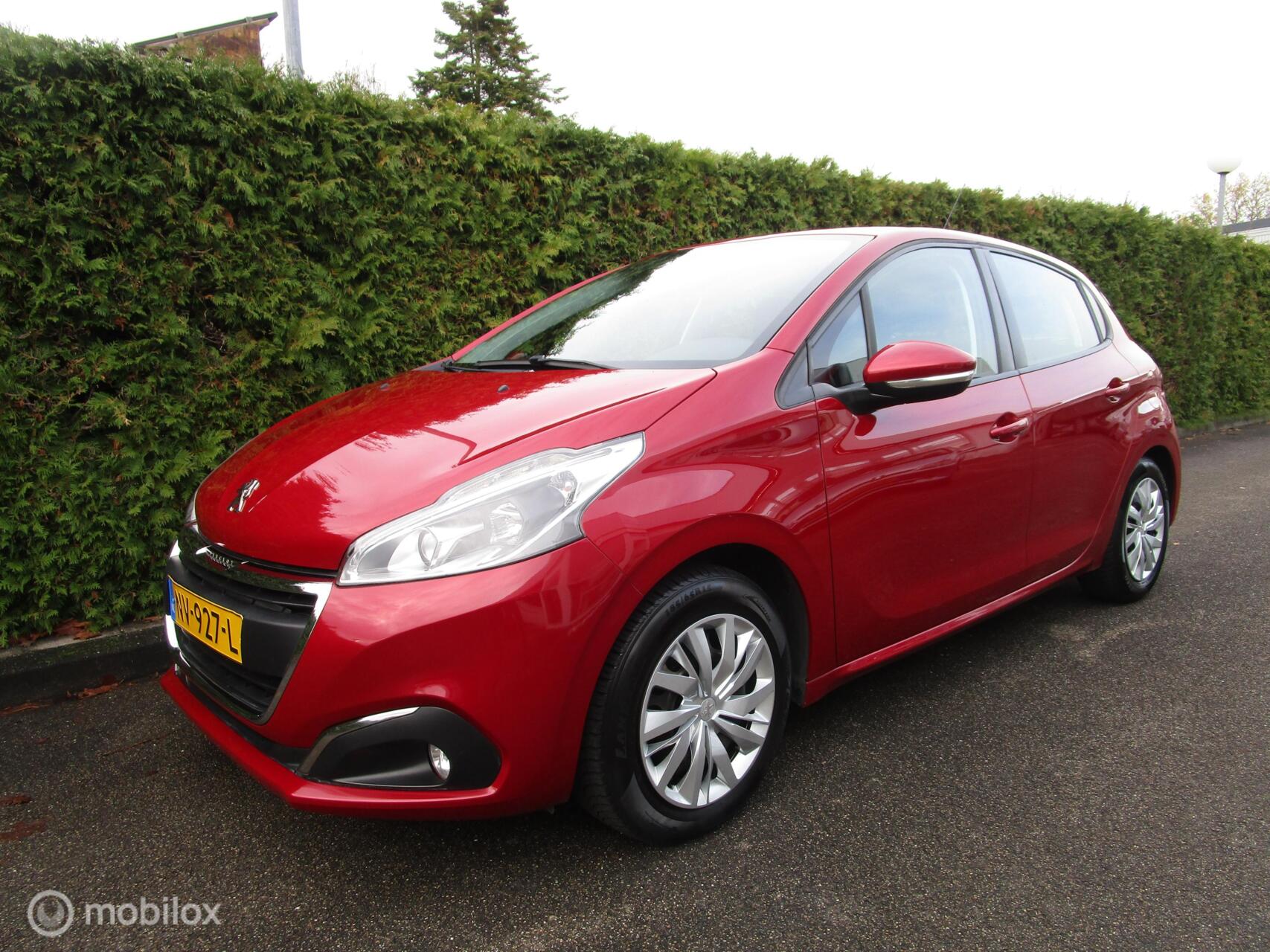 Peugeot 208 1.2 82 PK - 5-deurs - Navigatie - Trekhaak 2017 - voorkant