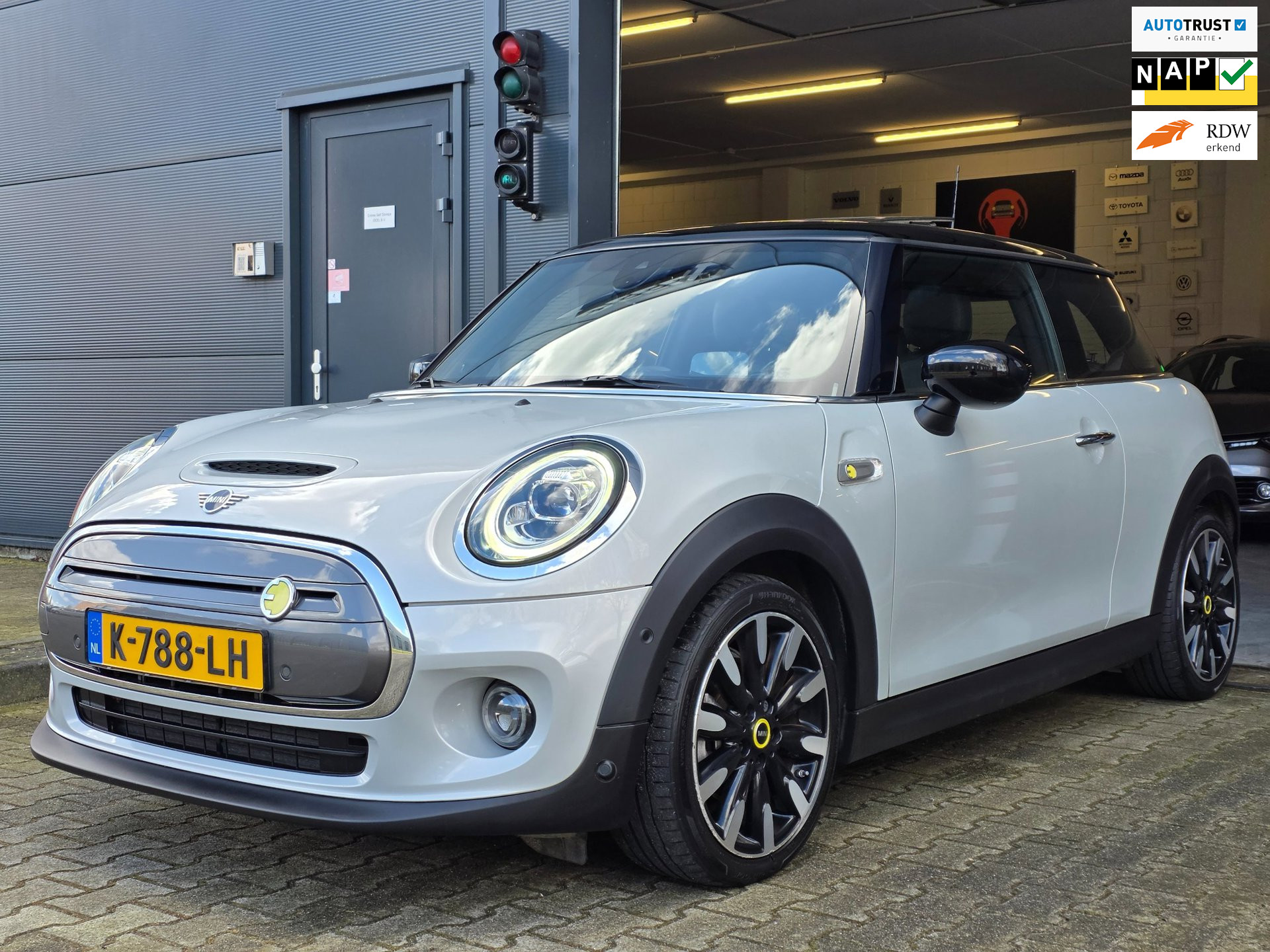 Foto van MINI COOPER SE