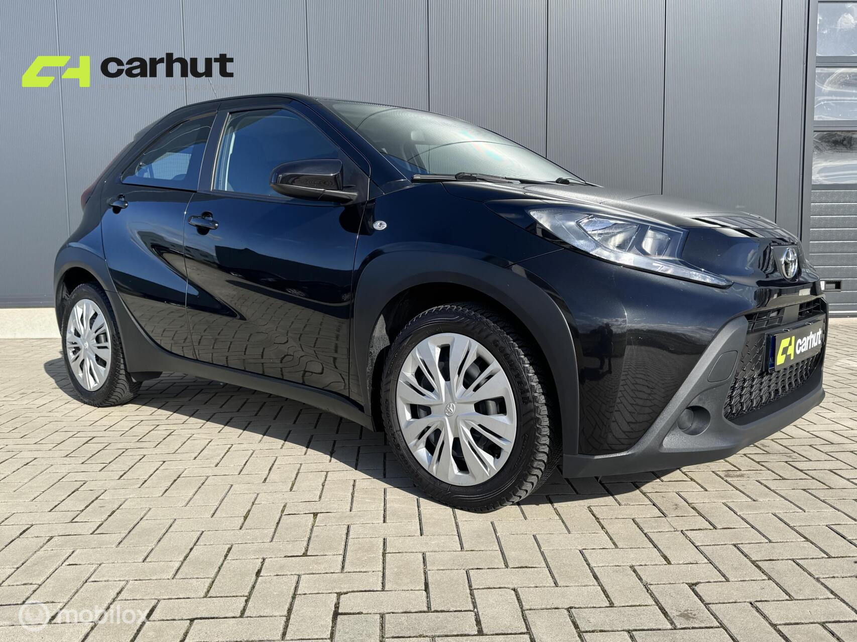 Toyota Toyota Aygo X 1.0 VVT-i Play | Camera| Carplay | 4 season banden | 2023 - voorkant