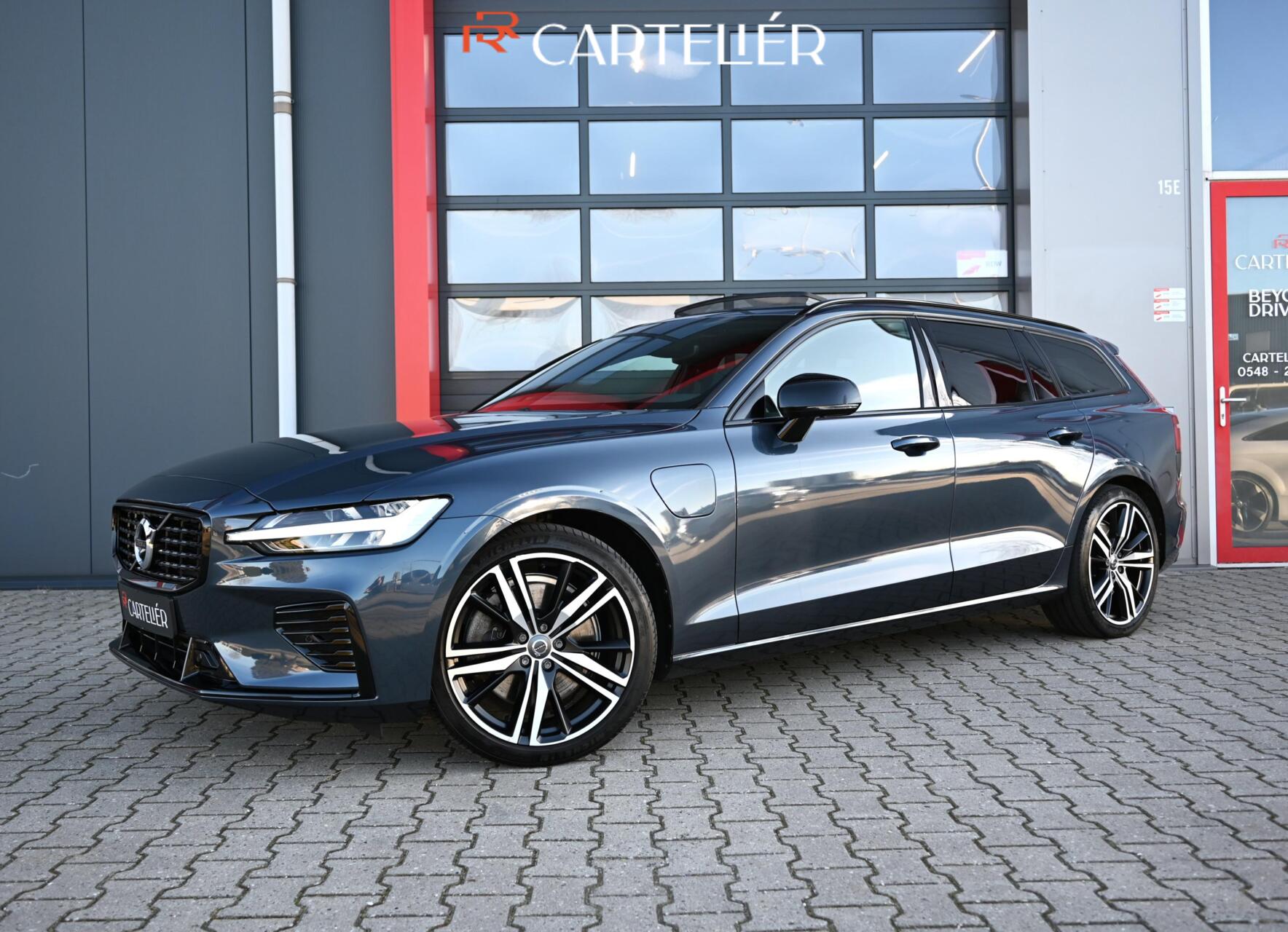 Volvo V60 2.0 T6 Recharge AWD R-Design | Pano | Leder | Memory | 360 | Stoelverwarming Voor&Achter | Stoelventilatie | Harmon Kardon | Stuurwielverwarming | Zwenkbare trekhaak | Carplay  | Ambient | Led | 19'' | Lane Assist | Keyless 2021 - voorkant