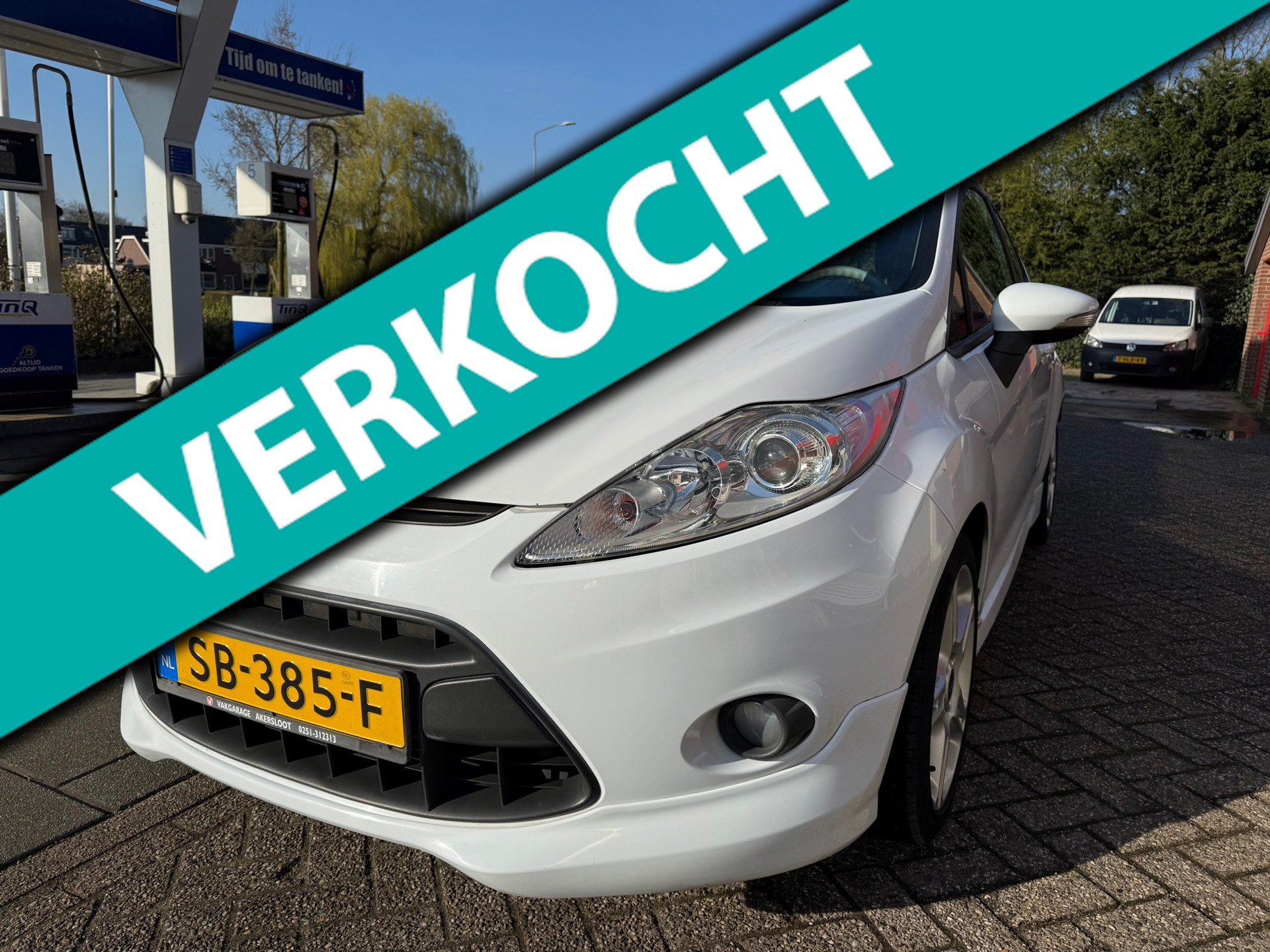 Ford Fiesta 1.4 ST - Line Ghia / Parkeersensoren / Bluetooth / Airco / Stoelverwarming 2011 - voorkant
