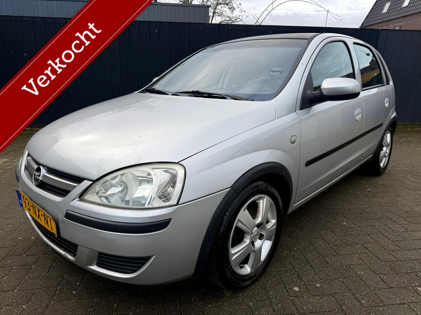 Opel Corsa 1.2-16V Elegance Easytronic AUTOMAAT NIEUWE APK 2004 - voorkant