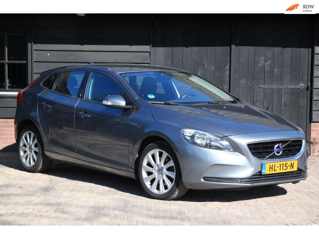 Volvo V40 2.0 T2 Summum 2015 - voorkant