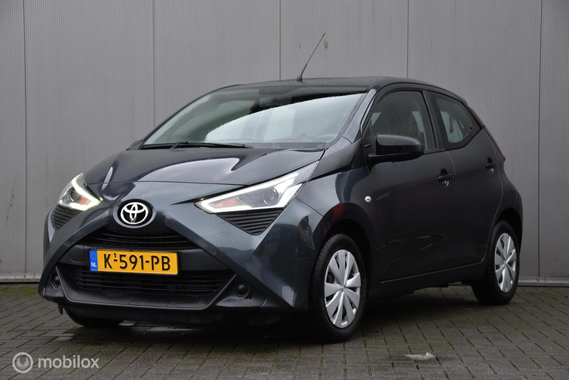 Toyota Toyota Aygo 1.0 VVT-i x-play | Airco | Bluetooth  | 5 deurs 2021 - voorkant