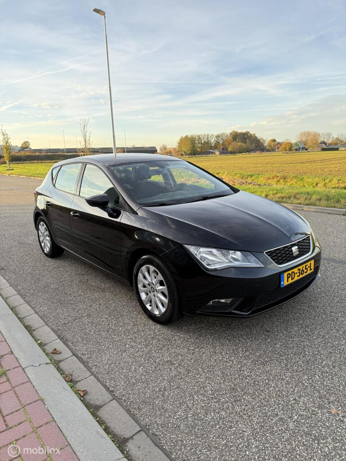 Seat Leon 1.2 TSI Style Business 2016 - voorkant