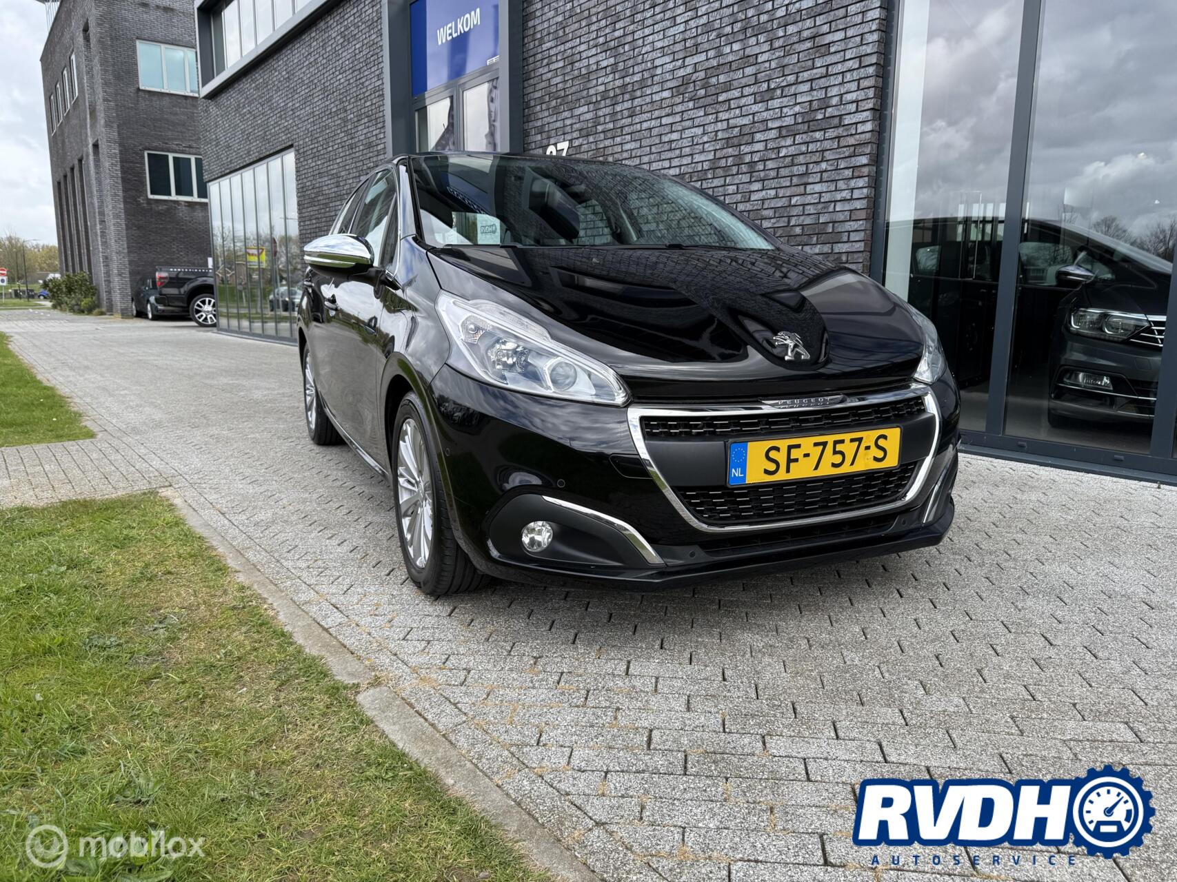 Peugeot 208 1.6 BlueHDi Allure 2018 - voorkant