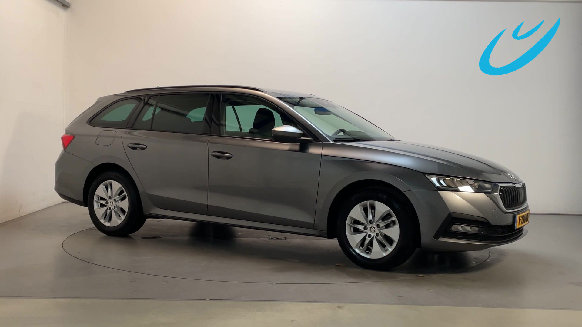Skoda Octavia 1.0 TSI 110pk Ambition Navigatie Parkeersensoren App-Connect DAB+ 2023 - voorkant
