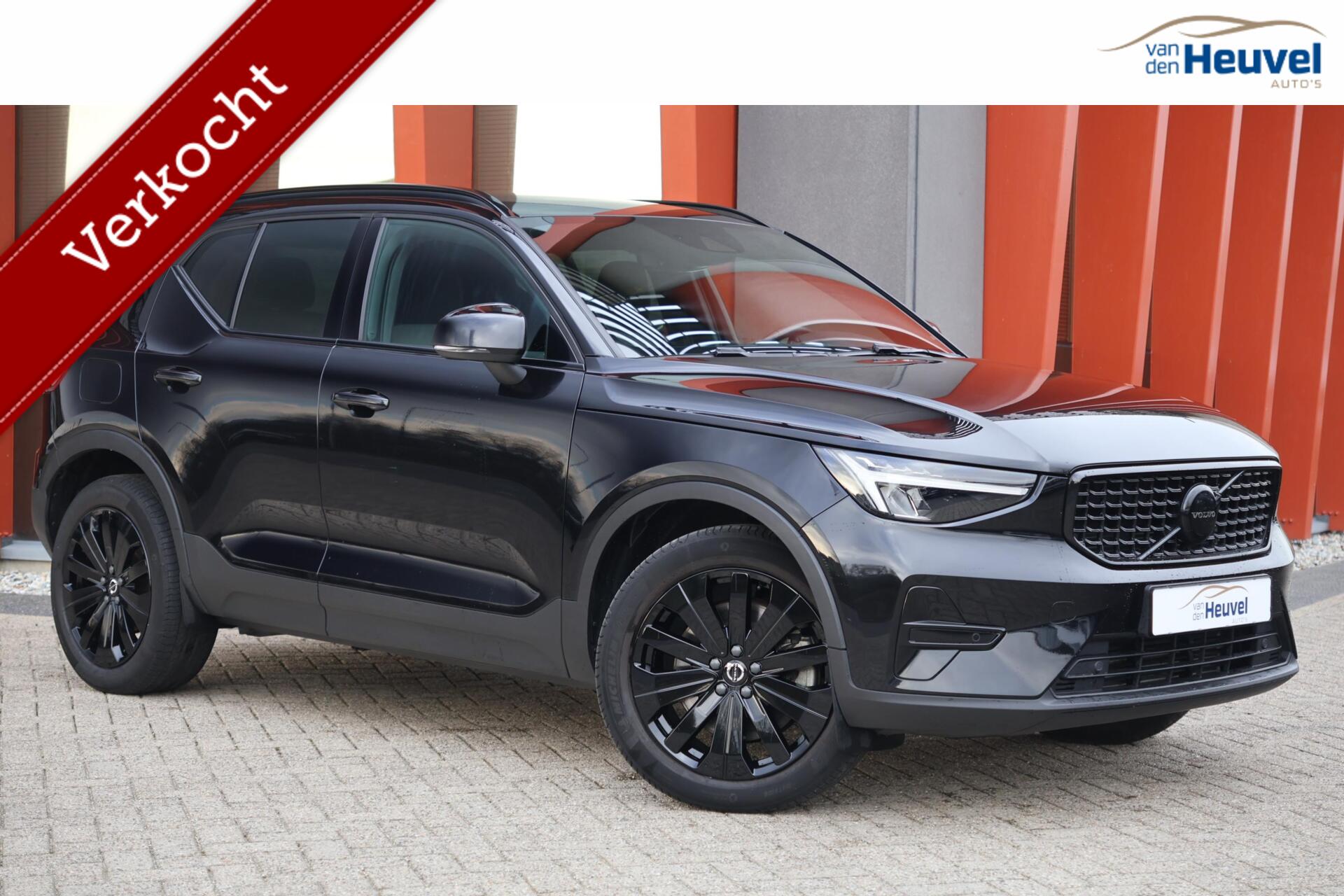 Volvo XC40 T4 Recharge Black Edition | Stoelverwarming | Parkeercamera | Harman Kardon | Memory Stoelen | Keyless | Glossy Black 2023 - voorkant