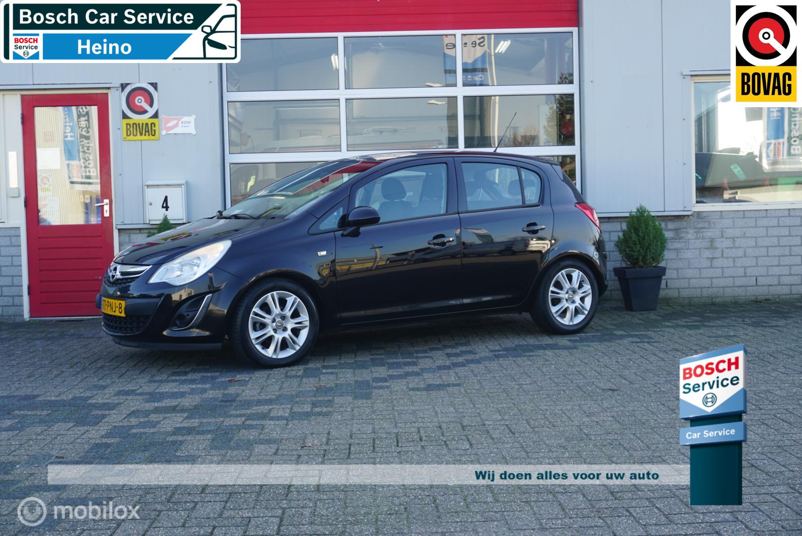 Opel Corsa 1.4-16V 2011 - voorkant