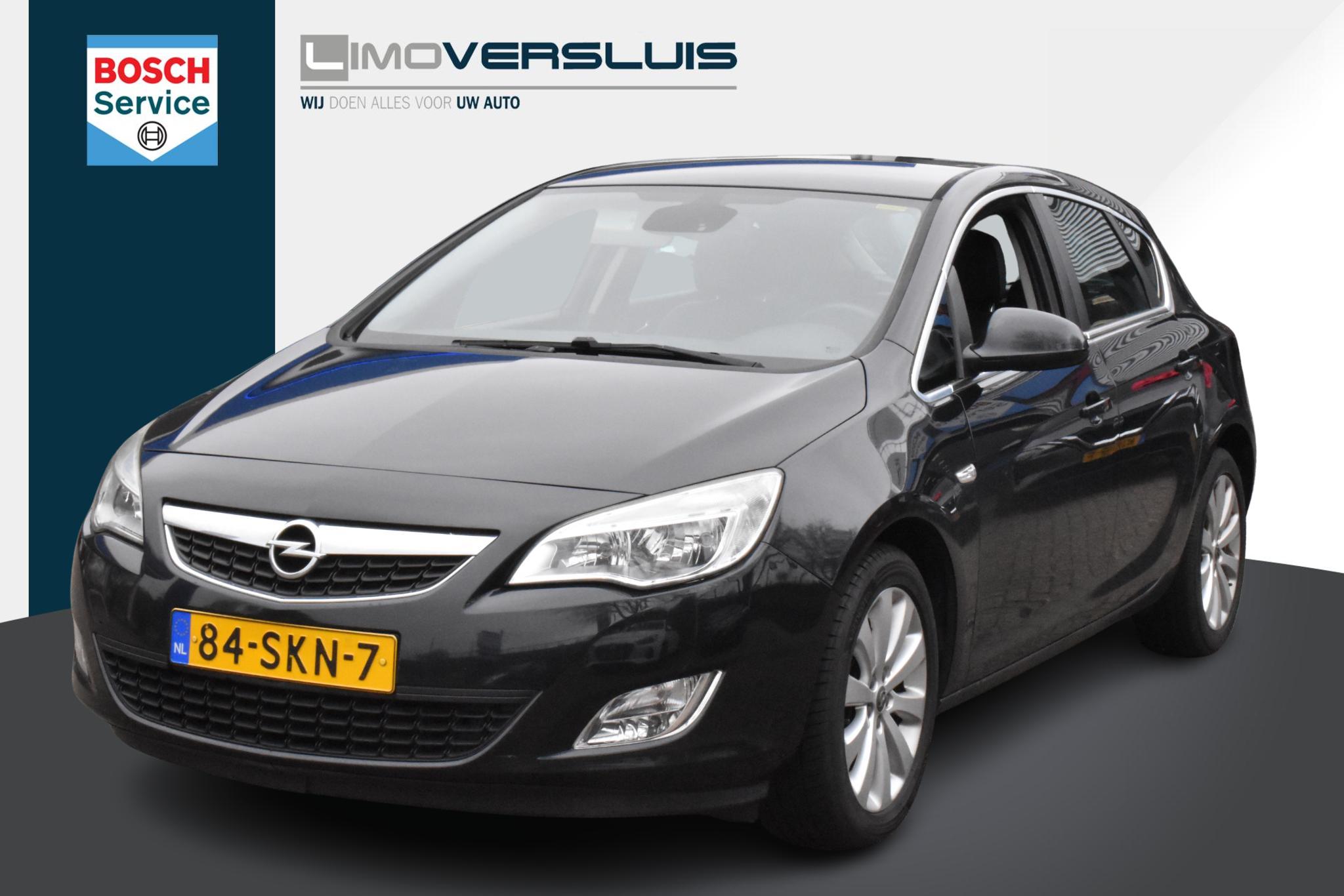 Opel Astra 1.4 Turbo Cosmo 2011 - voorkant