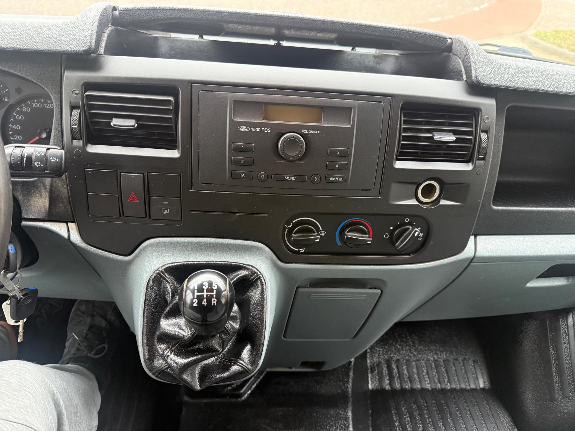 Foto van Ford Transit 260s Van 85dpf LR 4.23
