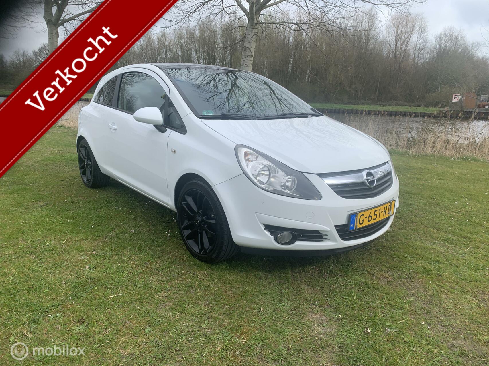 Opel Corsa 1.4-16V '111' Edition 2010 - voorkant