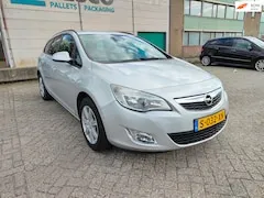 Opel Astra 1.4 Turbo Edition 2011 - voorkant