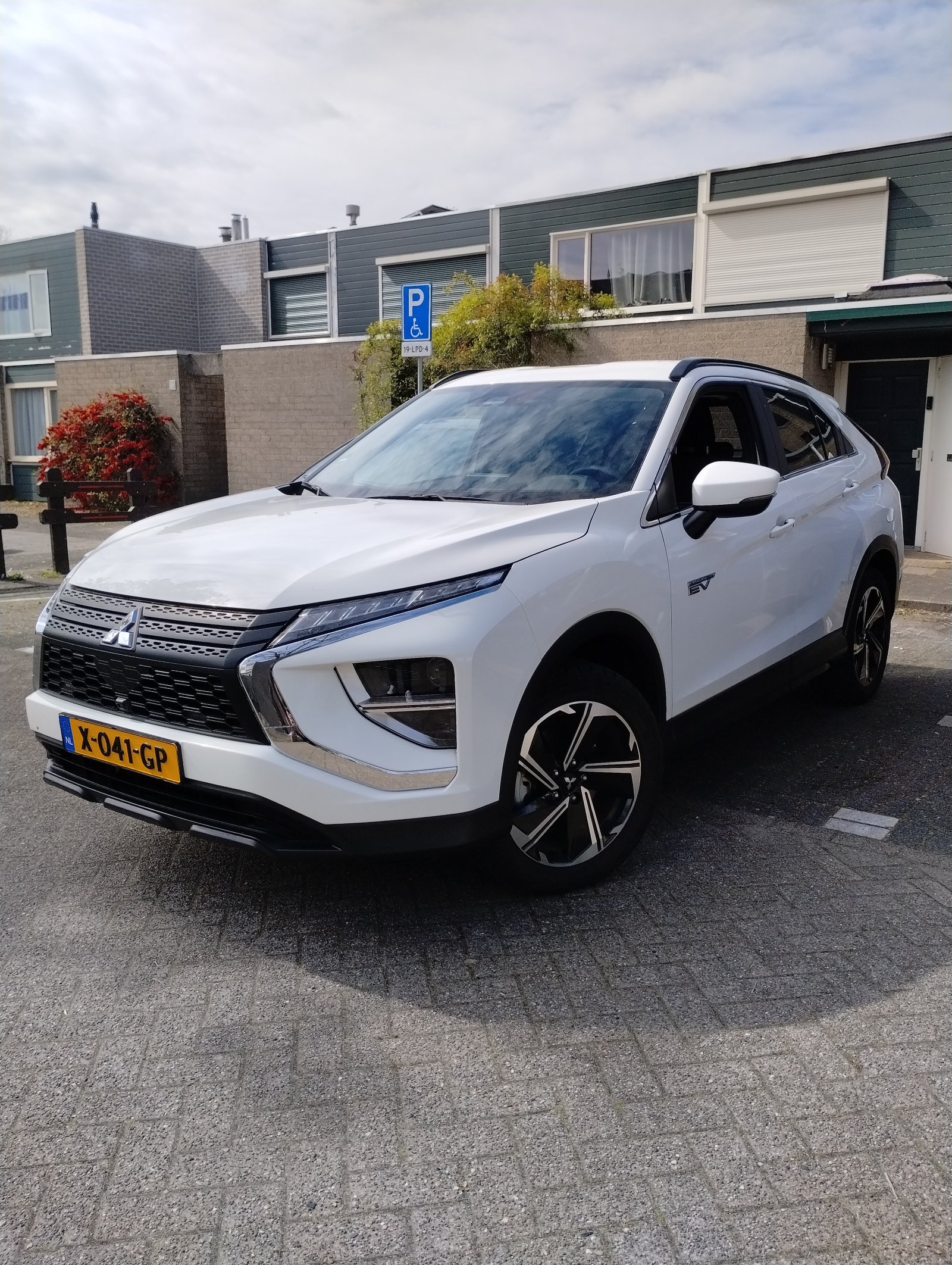 Mitsubishi Eclipse Cross 2.4 PHEV Intense 2023 - voorkant